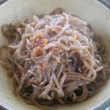 糸こんにゃくのピリ辛食べるラー油炒め